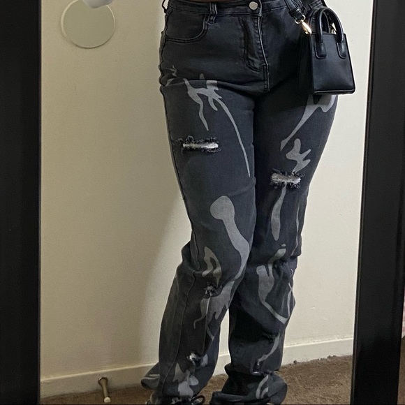 Y2K Distressed Jeans - Picture 3 of 3